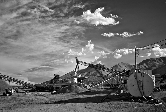 Splitter & Finish Product Screens - Red Hill Quarry - Fossil Falls, CA - 2015