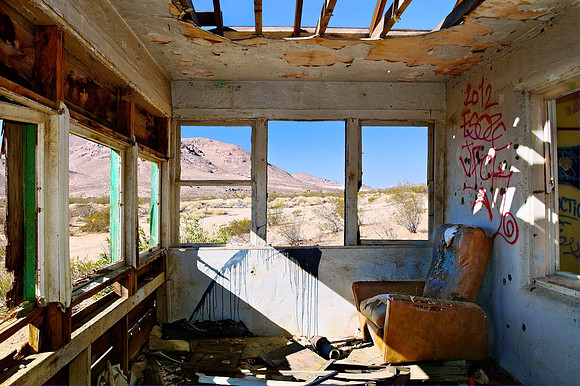Sunporch with La-Z-Boy - Mojave, CA - 2013